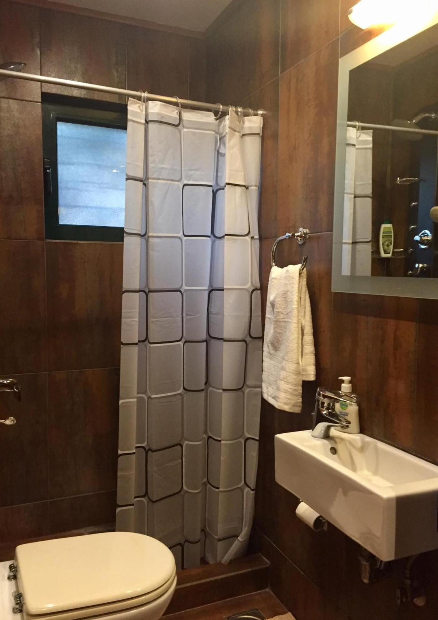 Small Near Athens Airport Apartment *